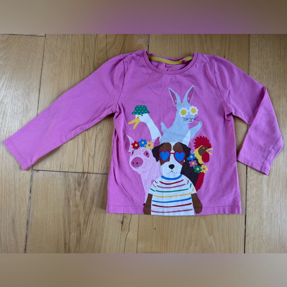 Mini Boden girl long sleeve tee with cute characters. Size 5/6.